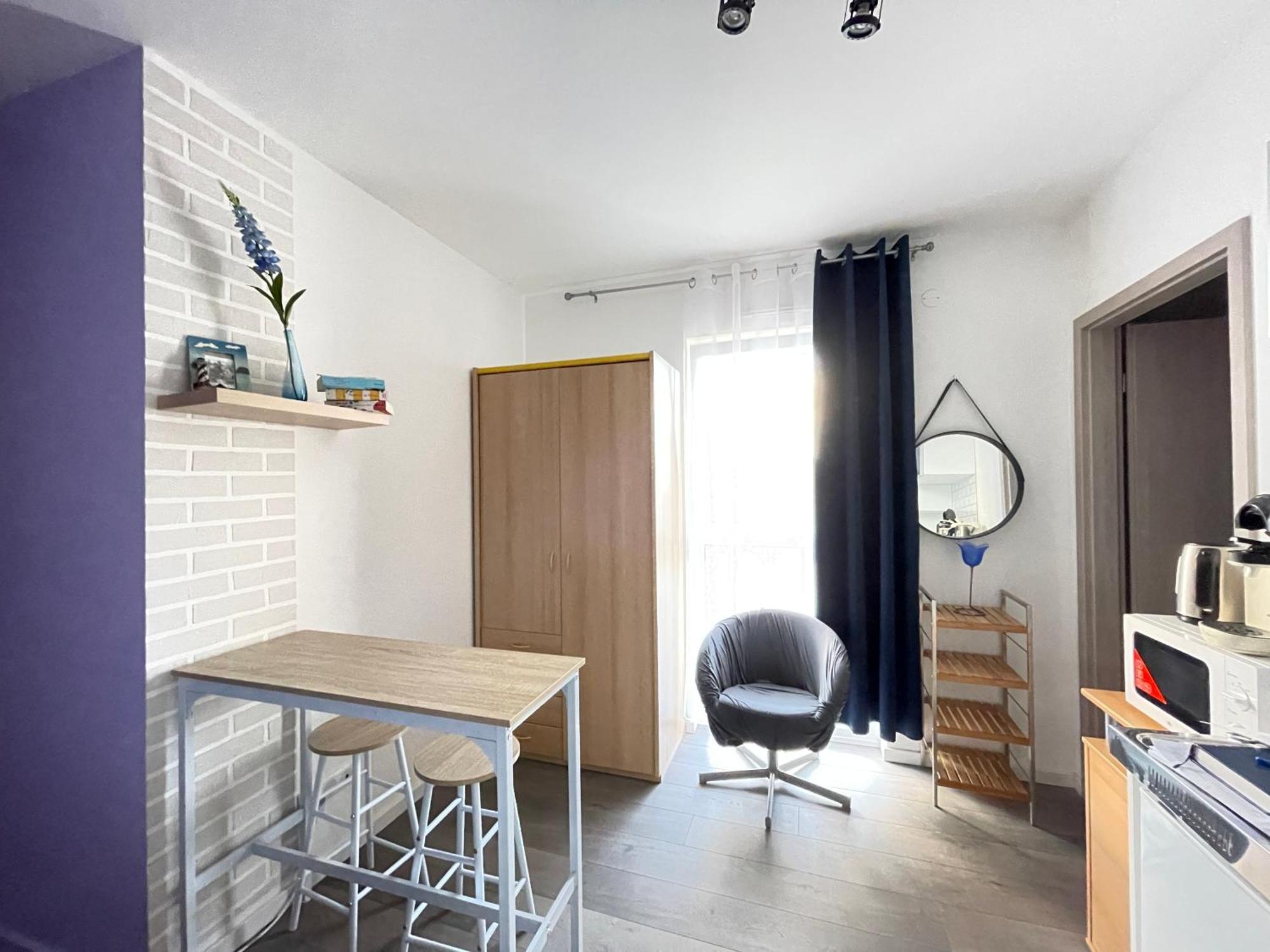 Cozy Compact France Apartment *